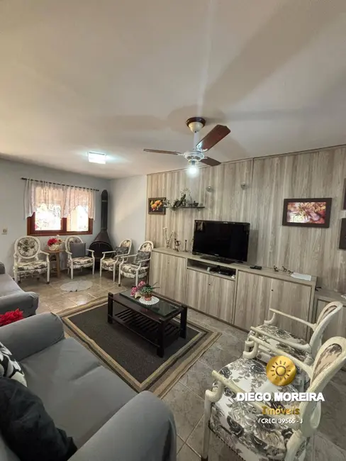 Chácara com 4 quartos à venda, 288m2 em Piracaia - SP - imagem 4 Foto 4 de Chácara com 4 quartos à venda, 288m2 em Piracaia - SP