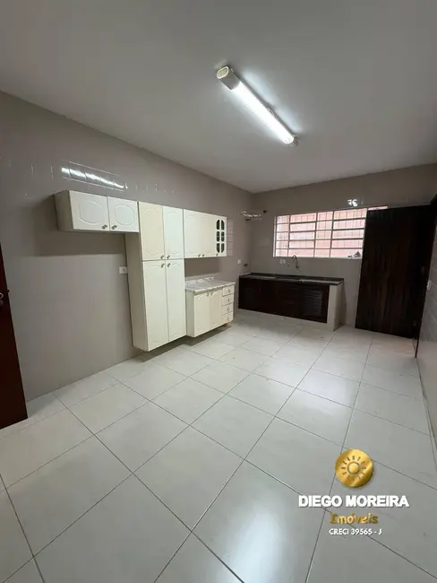 Foto 5 de Casa com 3 quartos para alugar, 160m2 em Vila Petrópolis, Atibaia - SP