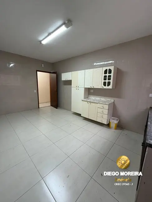 Foto 6 de Casa com 3 quartos para alugar, 160m2 em Vila Petrópolis, Atibaia - SP