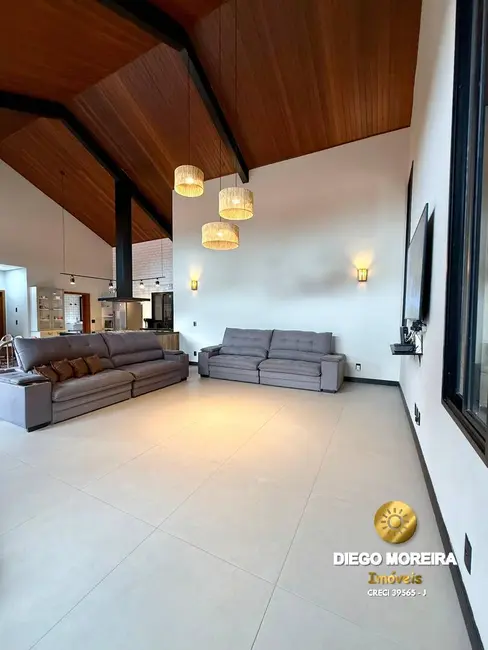 Foto 2 de Casa com 3 quartos à venda, 450m2 em Vila Santista, Atibaia - SP