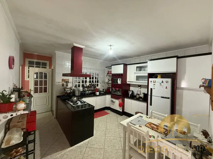 Foto 2 de Casa com 4 quartos à venda, 200m2 em Mairipora - SP