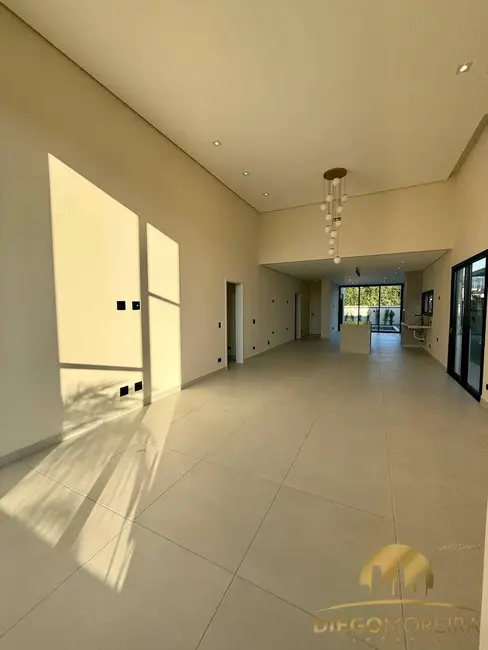 Casa de Condomínio com 3 quartos à venda, 192m2 em Atibaia - SP - imagem 4 Foto 4 de Casa de Condomínio com 3 quartos à venda, 192m2 em Atibaia - SP