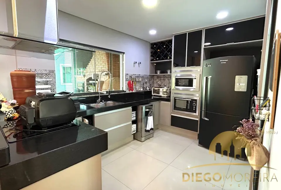 Foto 4 de Casa com 4 quartos à venda, 268m2 em Jardim Floresta, Atibaia - SP