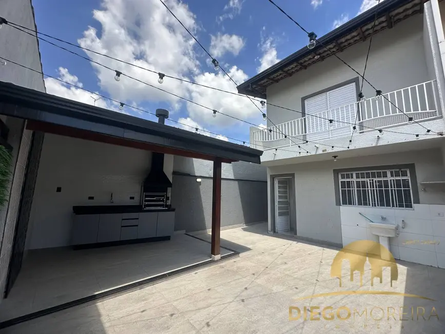 Foto 2 de Casa com 2 quartos para alugar, 150m2 em Jardim Maristela, Atibaia - SP