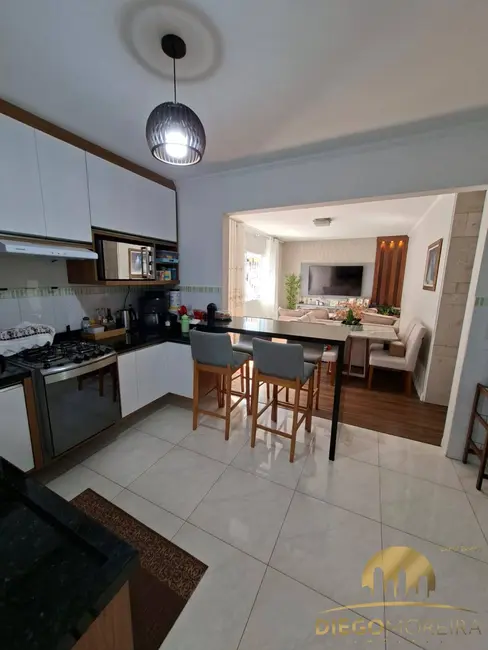 Foto 9 de Casa com 3 quartos à venda, 250m2 em Recreio Maristela, Atibaia - SP