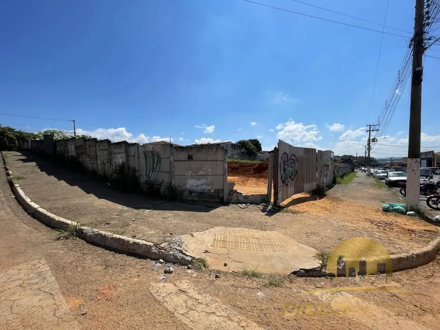 Foto 2 de Terreno / Lote à venda, 1800m2 em Jardim das Cerejeiras, Atibaia - SP