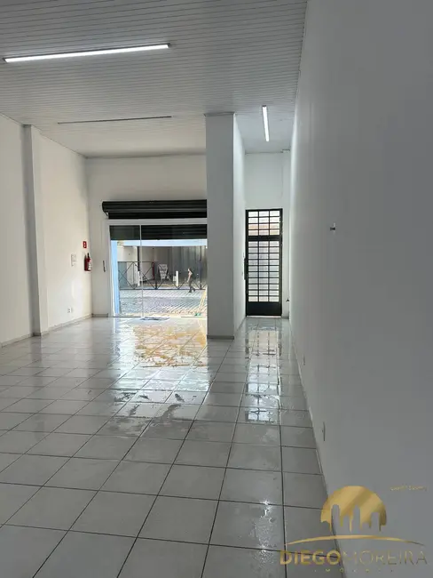 Sala Comercial para alugar, 150m2 em Centro, Atibaia - SP - imagem 1 Foto 1 de Sala Comercial para alugar, 150m2 em Centro, Atibaia - SP