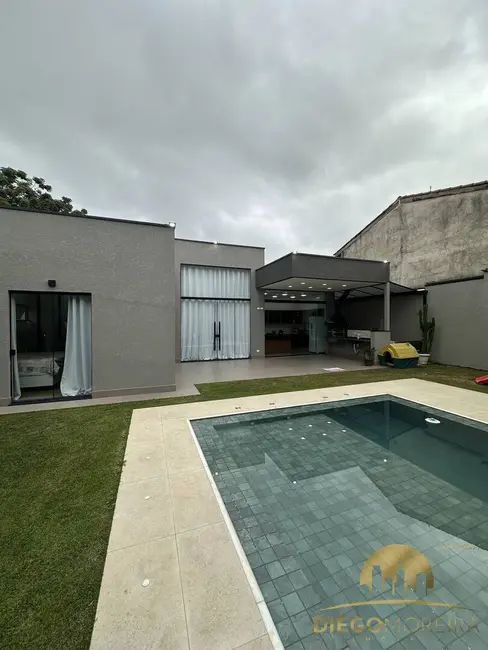 Casa de Condomínio com 3 quartos à venda, 510m2 em Jardim Shangri-Lá, Atibaia - SP - imagem 1 Foto 1 de Casa de Condomínio com 3 quartos à venda, 510m2 em Jardim Shangri-Lá, Atibaia - SP