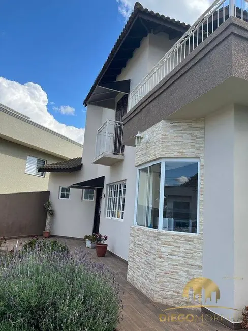 Foto 2 de Casa com 3 quartos à venda, 186m2 em Jardim Maristela, Atibaia - SP