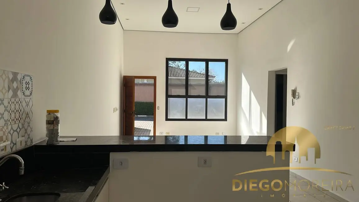 Casa de Condomínio com 3 quartos para alugar, 200m2 em Jardim Ipê, Atibaia - SP - imagem 3 Foto 3 de Casa de Condomínio com 3 quartos para alugar, 200m2 em Jardim Ipê, Atibaia - SP