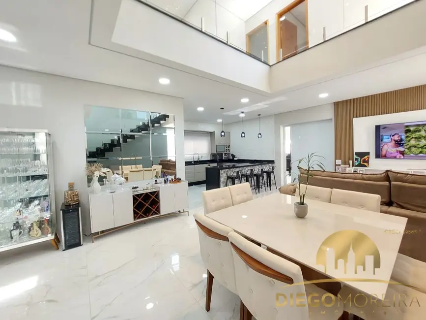 Casa de Condomínio com 3 quartos à venda, 275m2 em Rio Abaixo, Atibaia - SP - imagem 2 Foto 2 de Casa de Condomínio com 3 quartos à venda, 275m2 em Rio Abaixo, Atibaia - SP