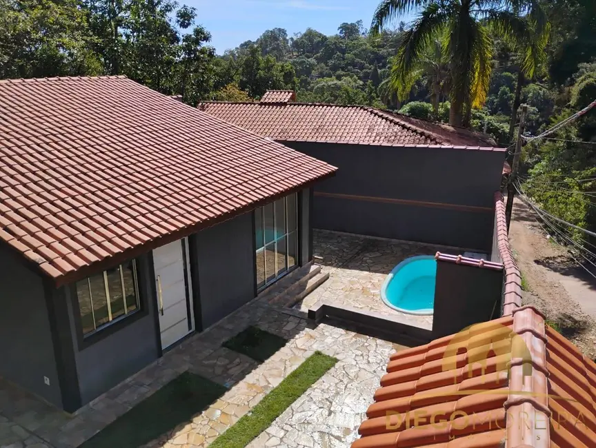 Foto 1 de Casa com 2 quartos à venda, 147m2 em Estância Santa Maria do Portão, Atibaia - SP