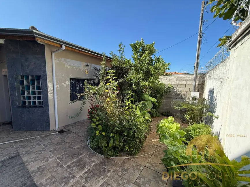 Casa com 3 quartos à venda, 250m2 em Jardim das Palmeiras, Atibaia - SP - imagem 2 Foto 2 de Casa com 3 quartos à venda, 250m2 em Jardim das Palmeiras, Atibaia - SP