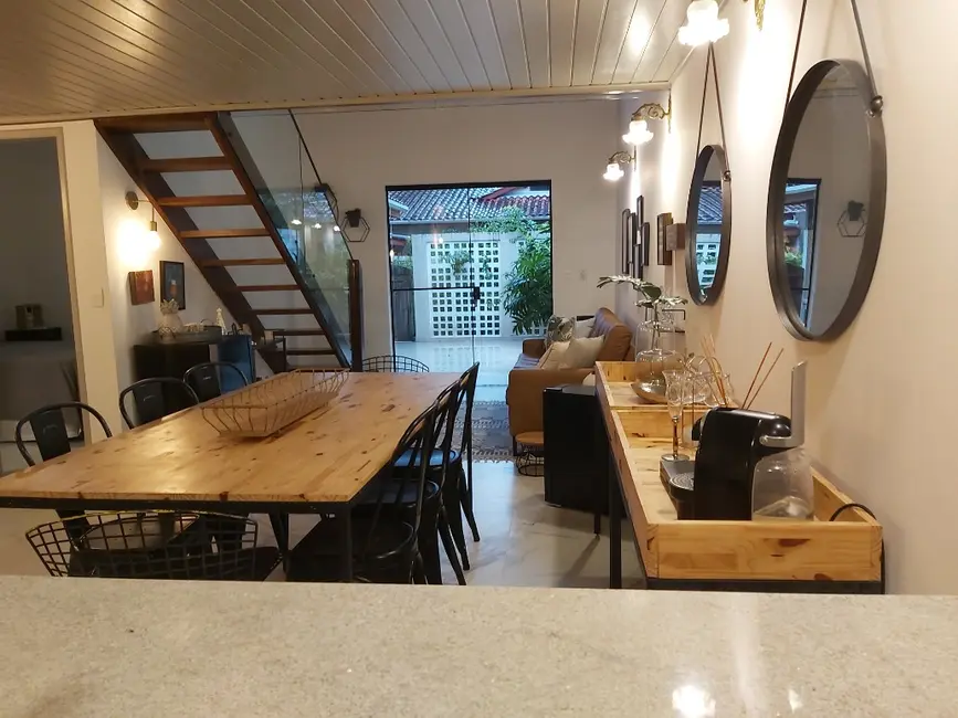 Foto 4 de Casa de Condomínio com 4 quartos à venda e para alugar, 110m2 em Sao Sebastiao - SP