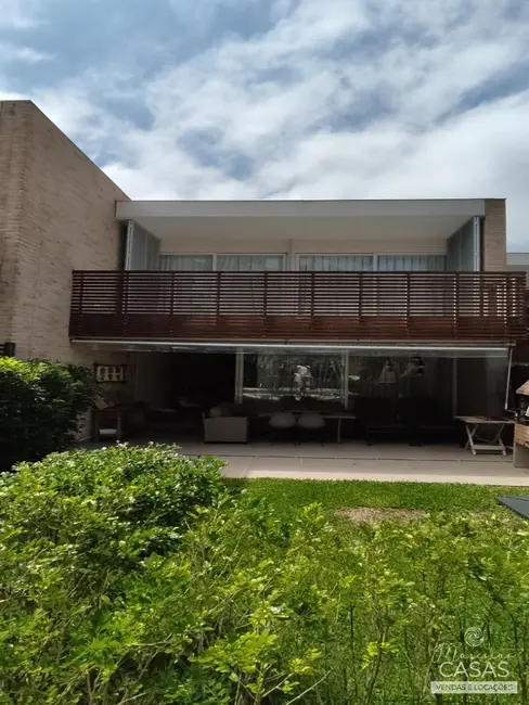 Foto 2 de Casa de Condomínio com 4 quartos à venda, 200m2 em Sao Sebastiao - SP