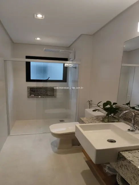 Foto 8 de Casa com 4 quartos à venda, 220m2 em Sao Sebastiao - SP