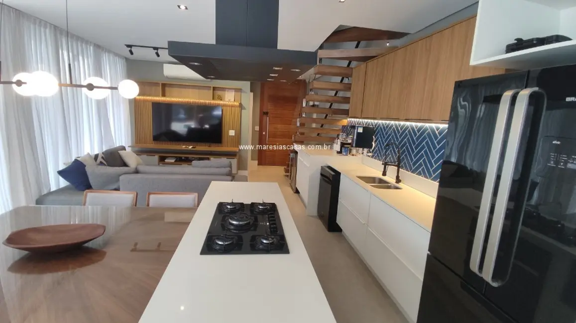 Foto 3 de Casa de Condomínio com 3 quartos à venda, 150m2 em Sao Sebastiao - SP