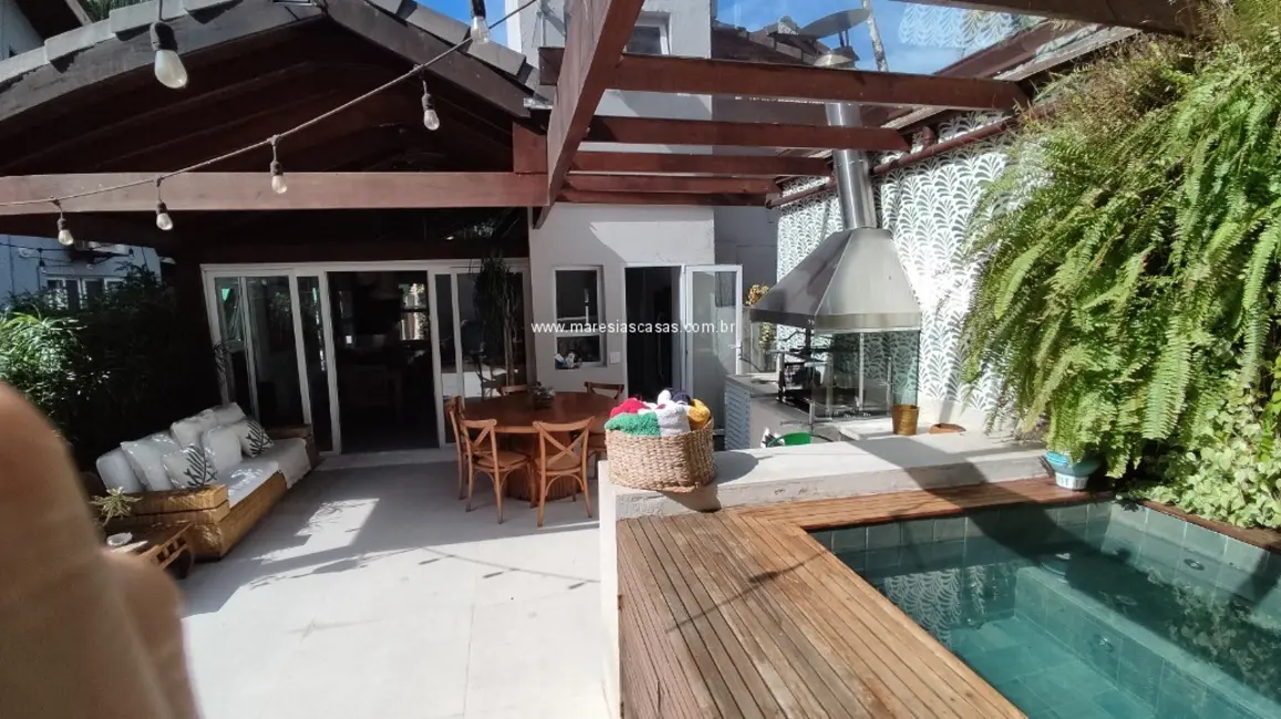 Foto 1 de Casa de Condomínio com 3 quartos à venda, 230m2 em Sao Sebastiao - SP