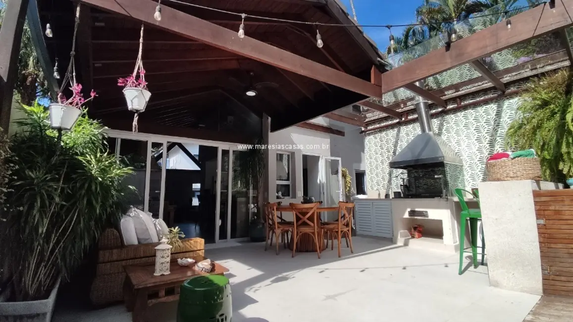 Foto 4 de Casa de Condomínio com 3 quartos à venda, 230m2 em Sao Sebastiao - SP