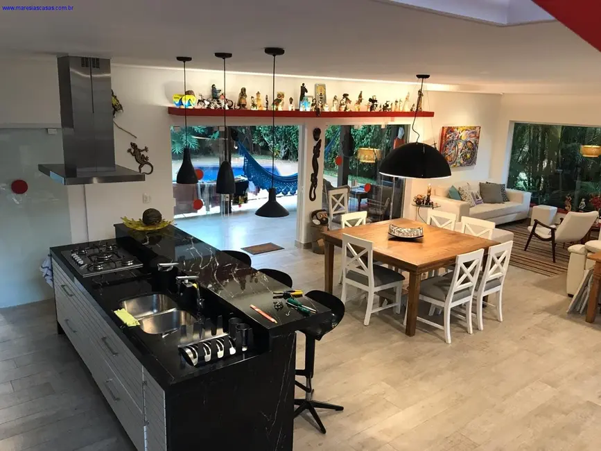 Foto 2 de Casa de Condomínio com 4 quartos à venda, 200m2 em Sao Sebastiao - SP