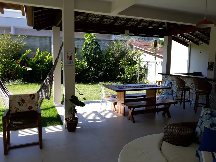 Foto 3 de Casa com 4 quartos para alugar, 200m2 em Sao Sebastiao - SP