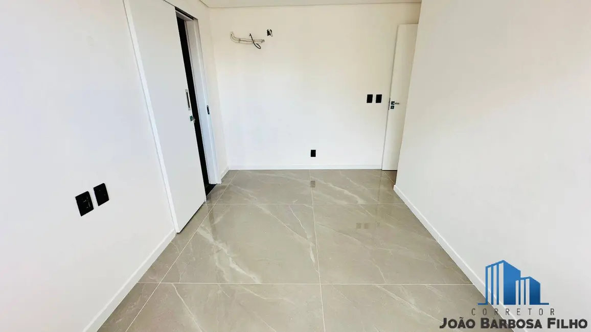 Foto 10 de Apartamento à venda em Meireles, Fortaleza - CE