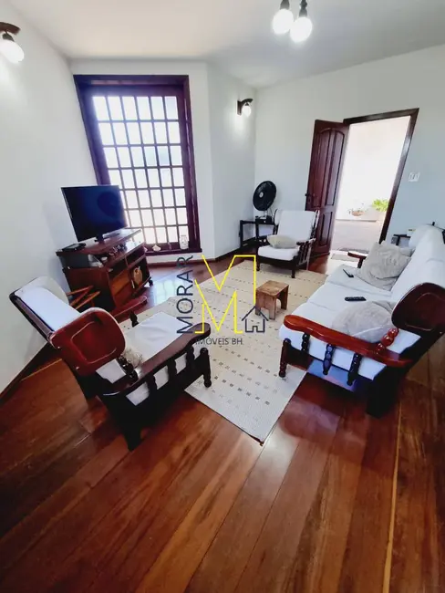 Foto 2 de Casa com 4 quartos à venda, 360m2 em Belo Horizonte - MG