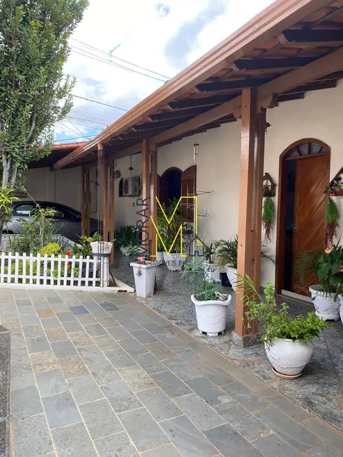 Casa com 3 quartos à venda, 439m2 em Santa Amélia, Belo Horizonte - MG - imagem 4 Foto 4 de Casa com 3 quartos à venda, 439m2 em Santa Amélia, Belo Horizonte - MG