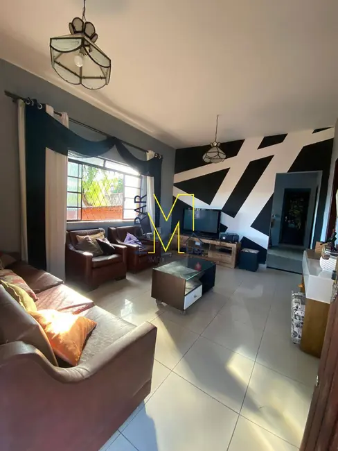 Foto 3 de Casa com 3 quartos à venda, 200m2 em Minascaixa, Belo Horizonte - MG