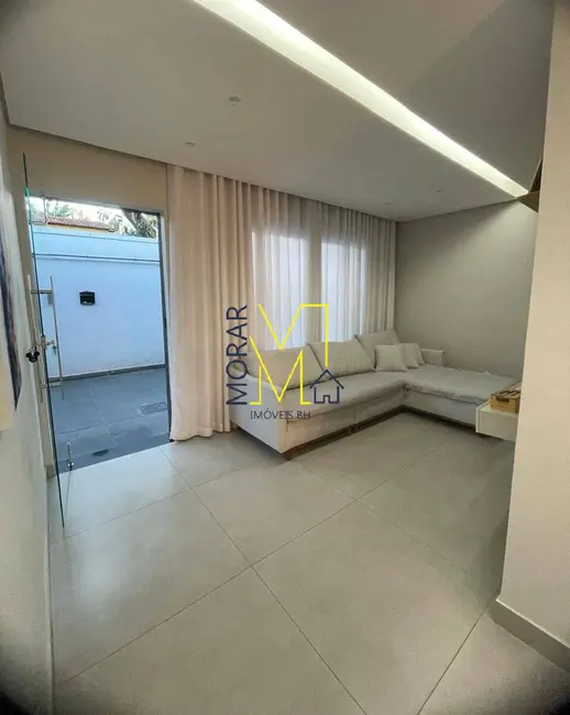 Foto 2 de Casa com 5 quartos à venda, 360m2 em Belo Horizonte - MG