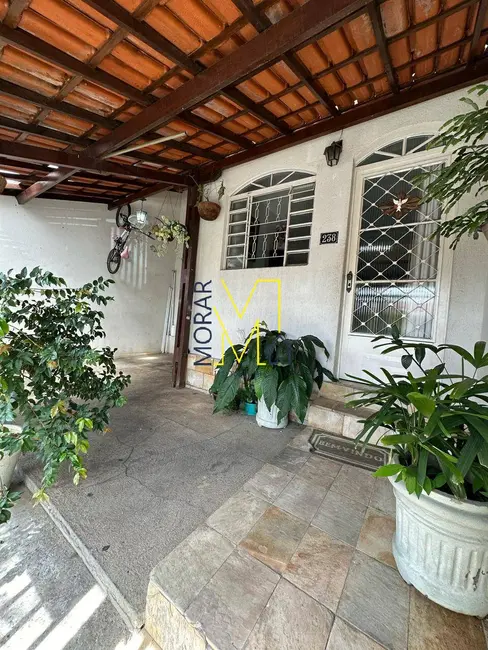 Foto 1 de Casa com 2 quartos à venda, 81m2 em Santa Amélia, Belo Horizonte - MG