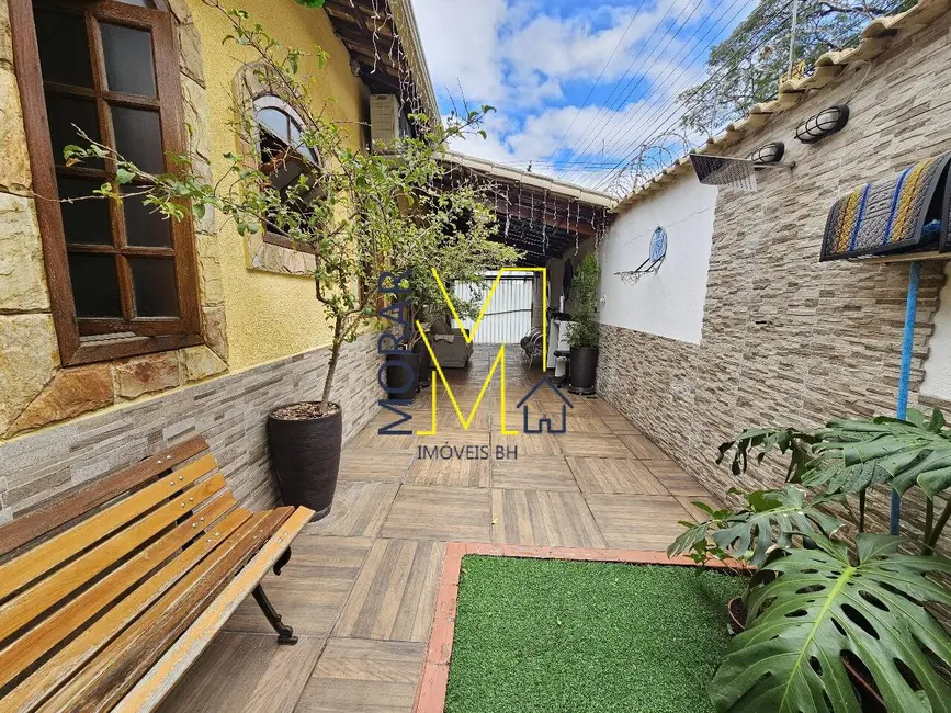 Foto 1 de Casa com 2 quartos à venda, 90m2 em Santa Mônica, Belo Horizonte - MG