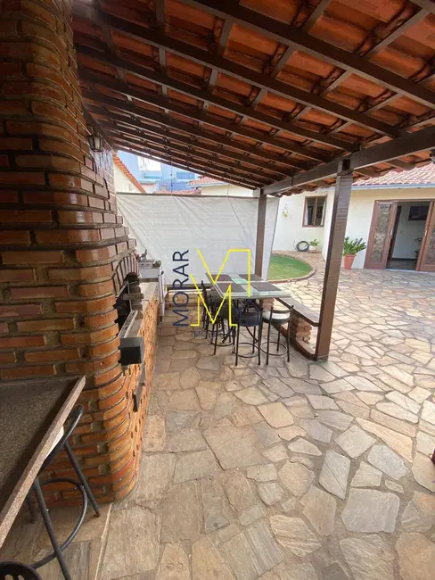 Casa com 3 quartos à venda, 417m2 em Santa Amélia, Belo Horizonte - MG - imagem 4 Foto 4 de Casa com 3 quartos à venda, 417m2 em Santa Amélia, Belo Horizonte - MG