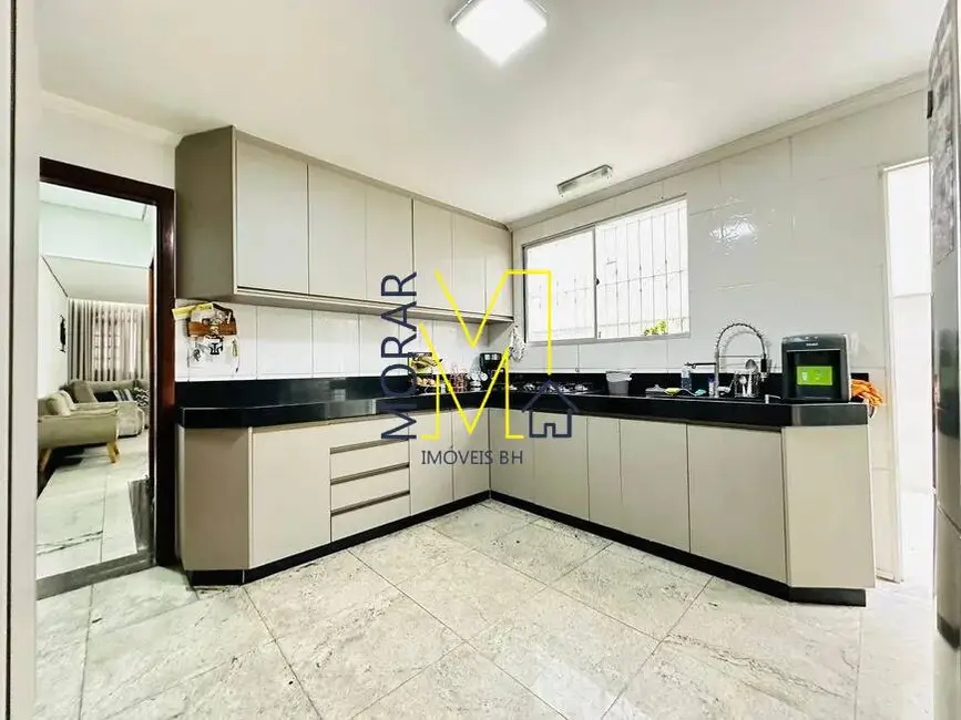 Casa com 4 quartos à venda, 225m2 em Santa Amélia, Belo Horizonte - MG - imagem 4 Foto 4 de Casa com 4 quartos à venda, 225m2 em Santa Amélia, Belo Horizonte - MG