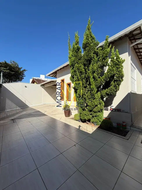 Foto 2 de Casa com 4 quartos à venda, 250m2 em Itapoã, Belo Horizonte - MG