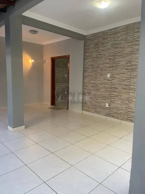 Foto 2 de Sobrado com 3 quartos à venda, 169m2 em Edgar Pereira, Montes Claros - MG