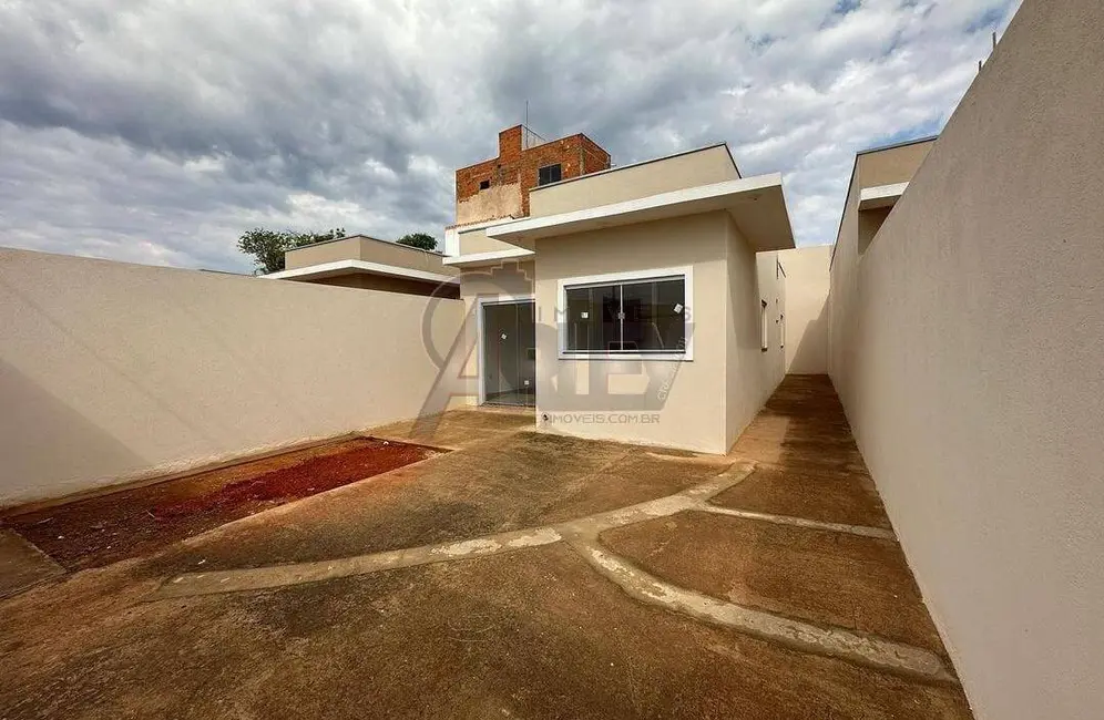 Foto 2 de Casa com 3 quartos à venda, 142m2 em Delfino Magalhães, Montes Claros - MG