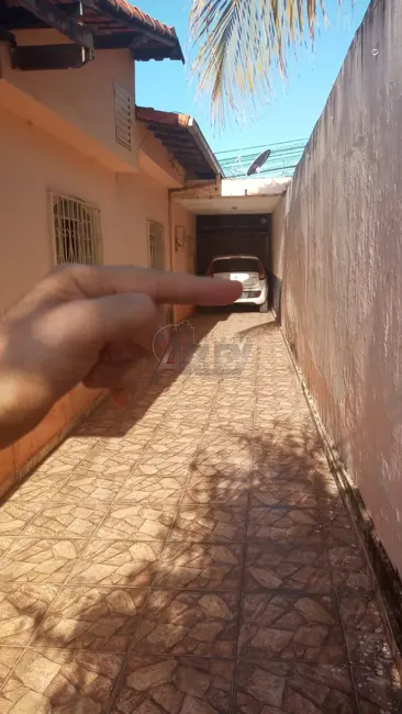 Foto 2 de Casa com 3 quartos à venda, 360m2 em Jardim Palmeiras, Montes Claros - MG