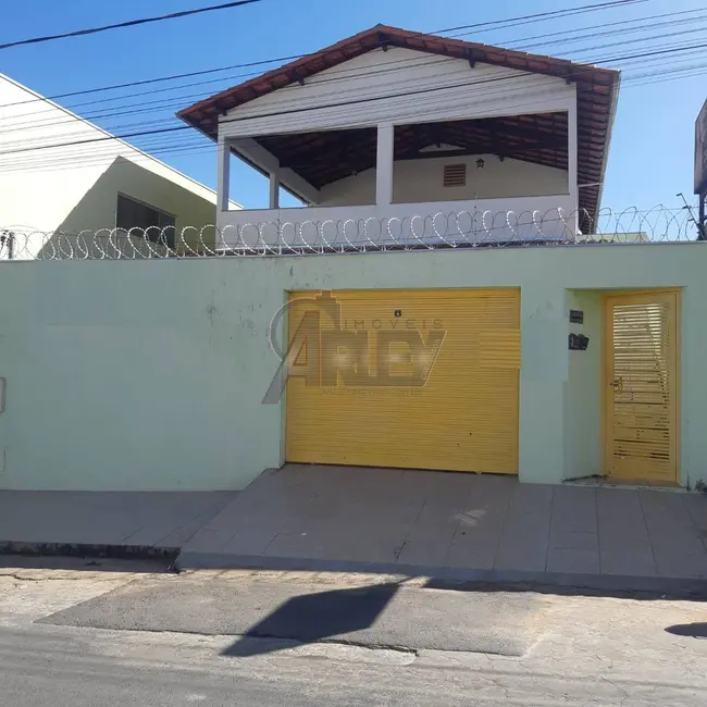 Foto 1 de Casa com 6 quartos à venda, 300m2 em Maracanã, Montes Claros - MG