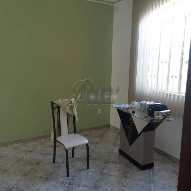 Foto 6 de Casa com 6 quartos à venda, 300m2 em Maracanã, Montes Claros - MG