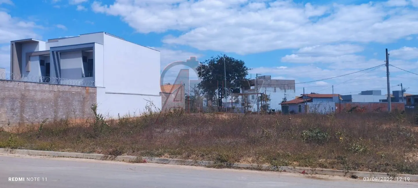 Foto 3 de Terreno / Lote à venda, 680m2 em Montes Claros - MG