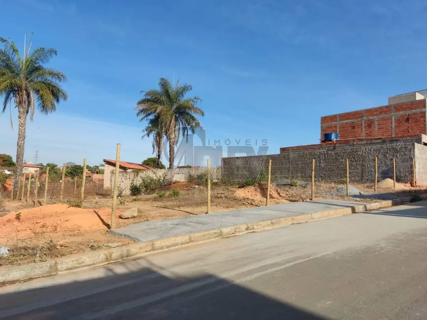Foto 1 de Terreno / Lote à venda, 160m2 em Montes Claros - MG
