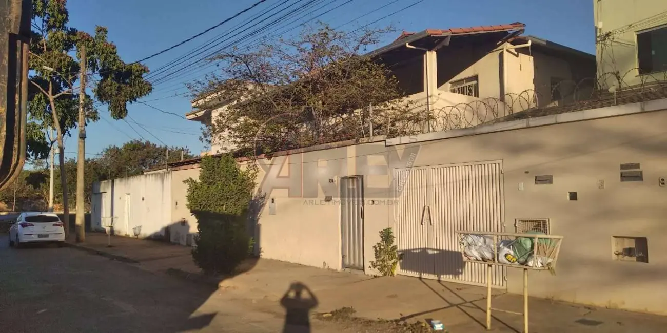 Foto 1 de Casa com 5 quartos à venda, 245m2 em Condomínio Pai João, Montes Claros - MG