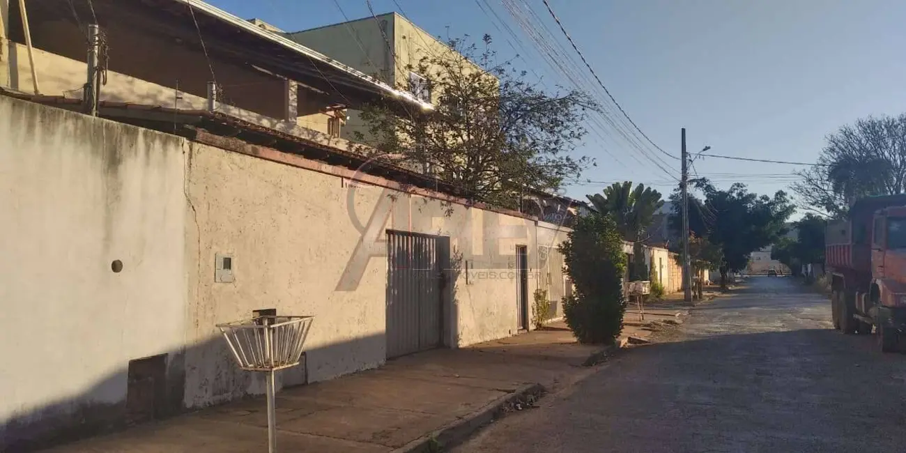 Foto 2 de Casa com 5 quartos à venda, 245m2 em Condomínio Pai João, Montes Claros - MG
