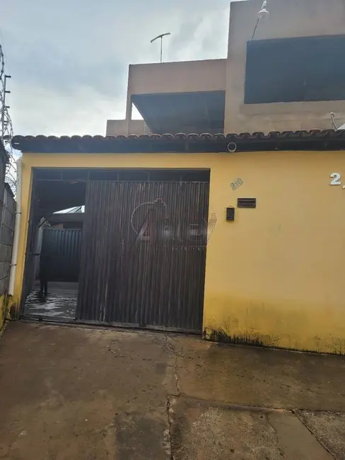 Foto 1 de Casa com 5 quartos à venda em Belvedere, Montes Claros - MG