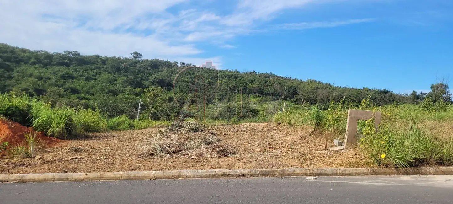 Foto 1 de Terreno / Lote à venda, 200m2 em Montes Claros - MG