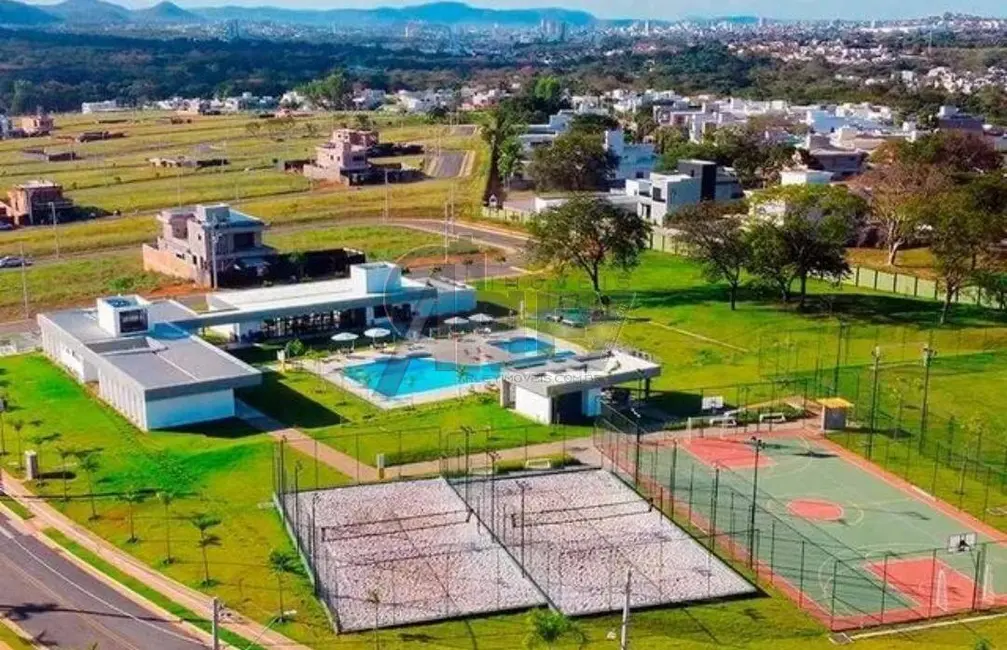 Foto 2 de Terreno / Lote à venda, 302m2 em Montes Claros - MG