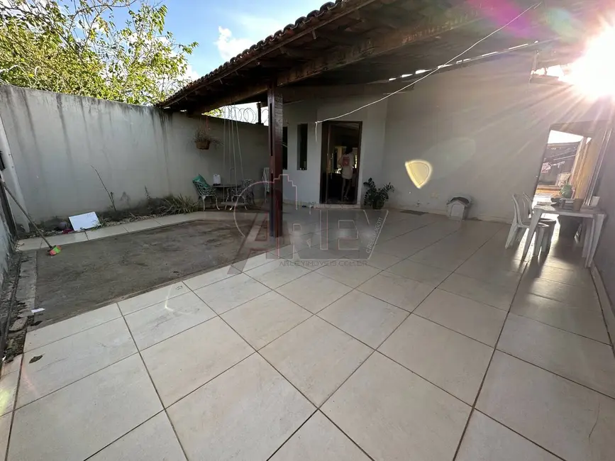 Foto 2 de Casa com 2 quartos à venda, 74m2 em Montes Claros - MG