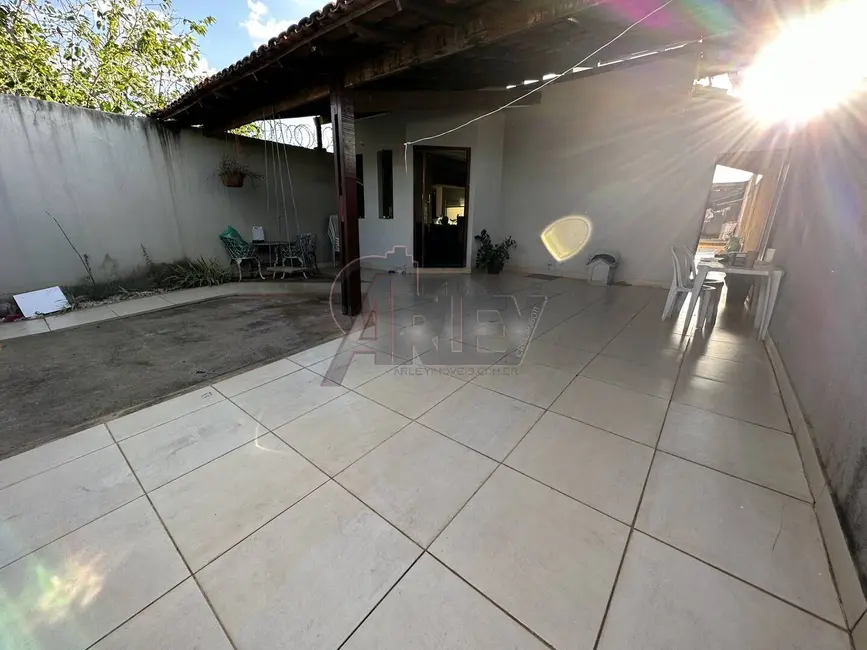 Foto 3 de Casa com 2 quartos à venda, 74m2 em Montes Claros - MG