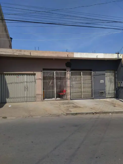 Foto 1 de Casa com 2 quartos à venda, 300m2 em Maracanã, Montes Claros - MG